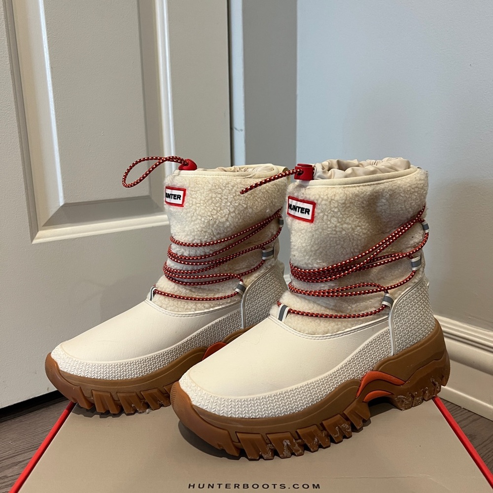 Hunter White and Red Winter Boots